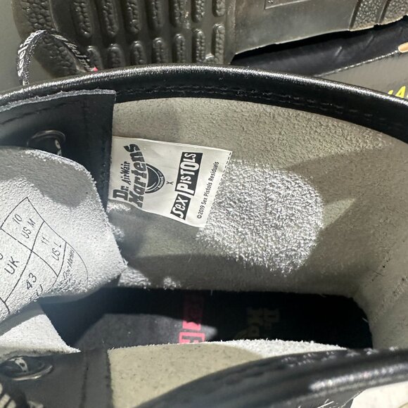 Sex Pistols Backhand Straw Grain Boot Dr. Martens Size 10 Men's New - Box Black - Picture 6 of 6